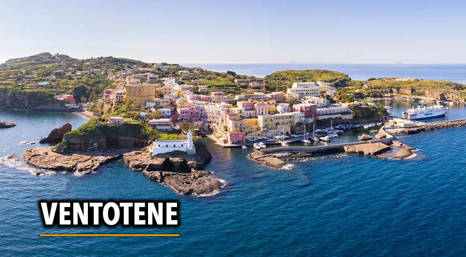 Picturesque cliff view near Thermal Spring of Sorgeto Bay, Ischia Island, Italy.